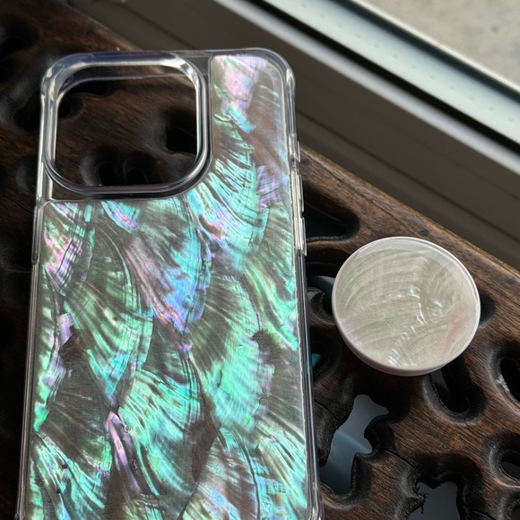 iPhone 15 pro mother of pearl case with pop socket (no chain) brand new - Picture 2 of 4